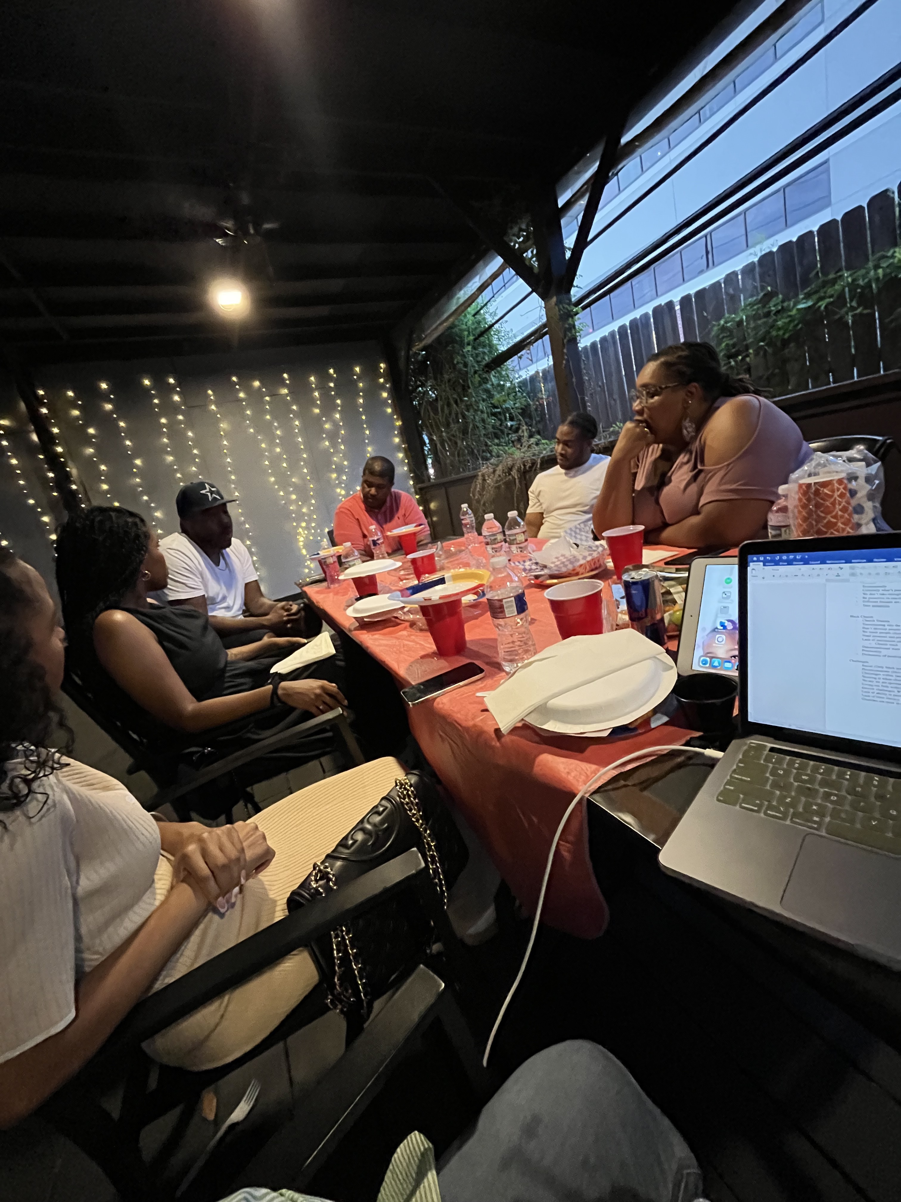 K&K attendees deep in konversation